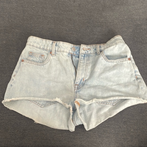 H&M women’s Jean shorts - Picture 1 of 3